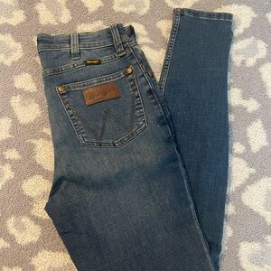 Wrangler women’s Classic Indigo Skinny Jeans